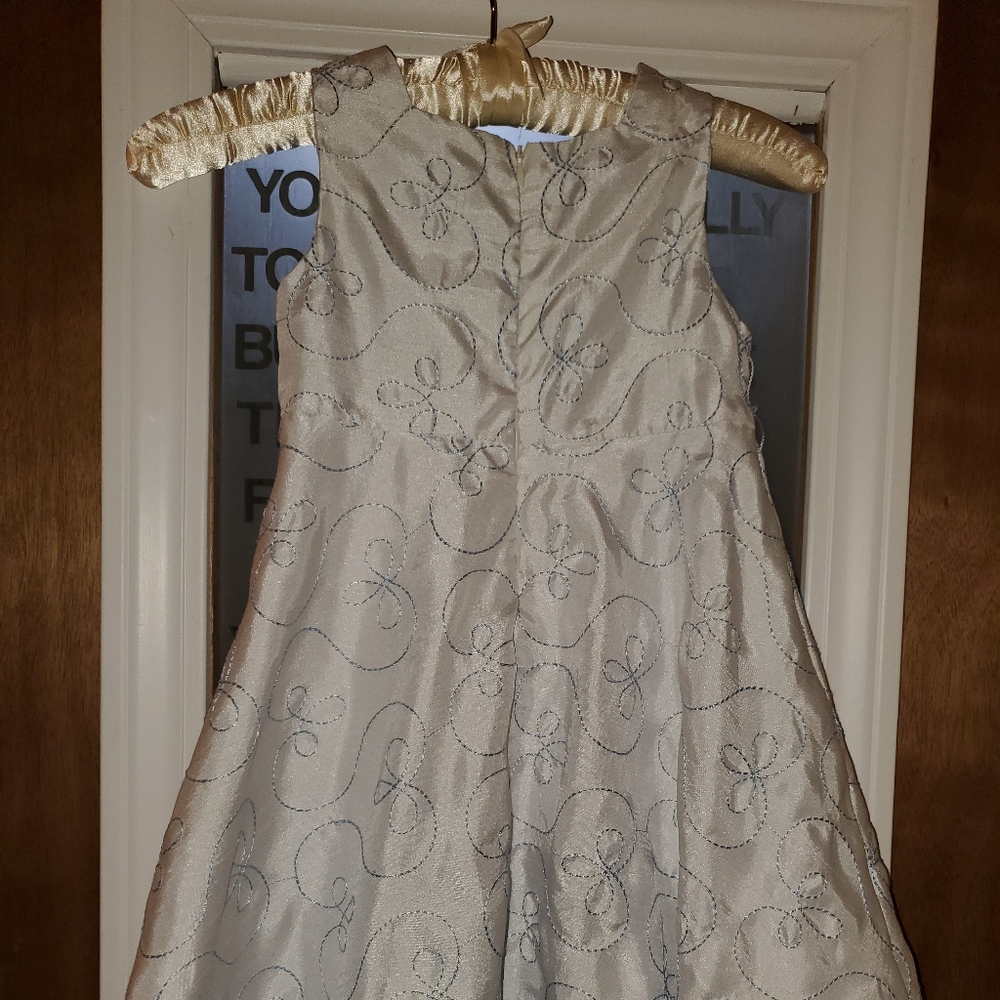 Spring dress - Picture 3 of 3
